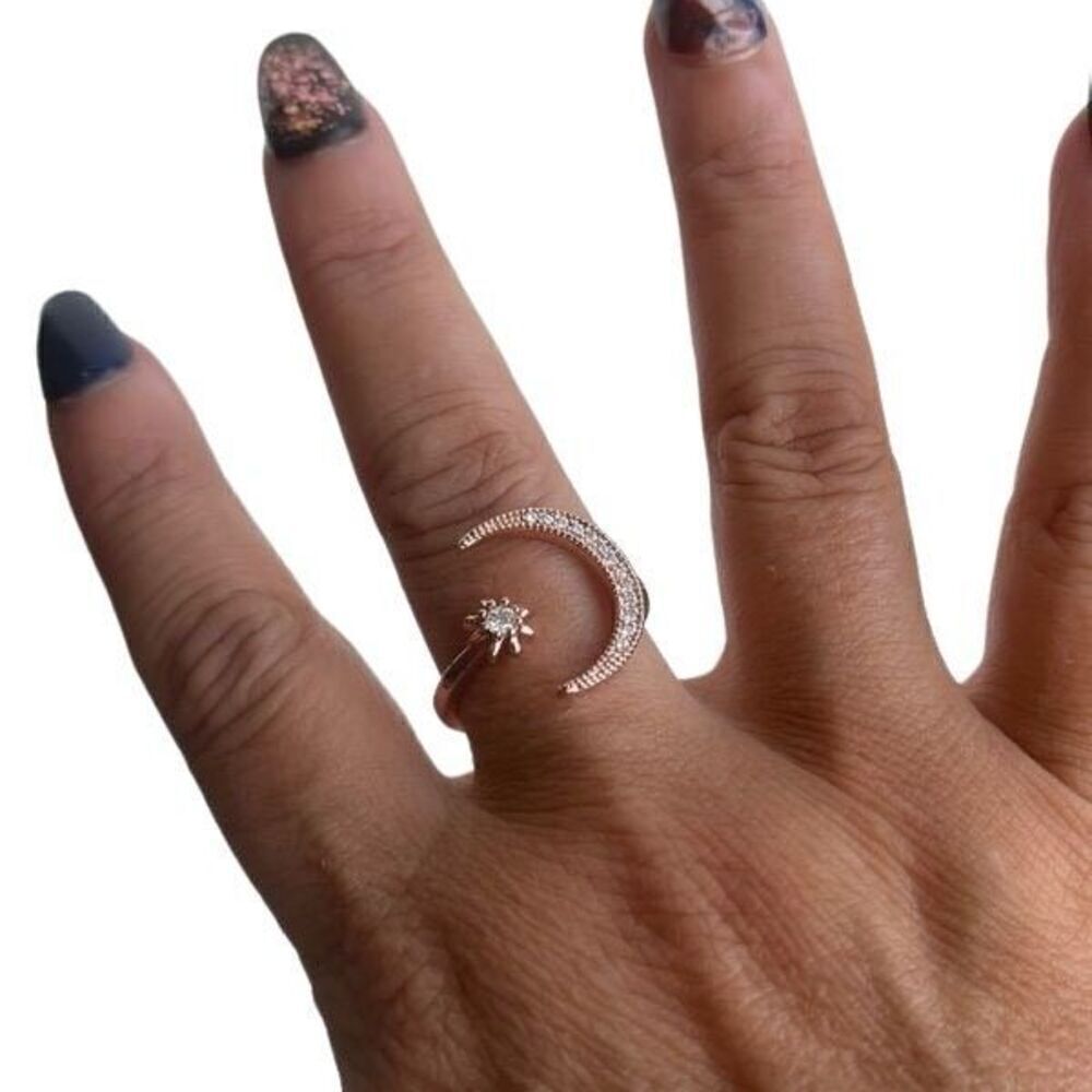 The On trend stellar Sterling Silver adjustable ring